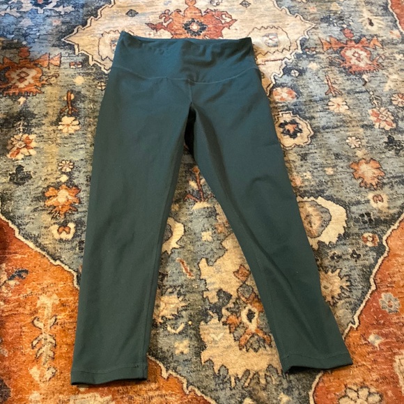 Yogalicious Teal Capris - Picture 1 of 3